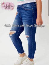 Load image into Gallery viewer, KanCan Plus Size jeans