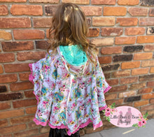 Load image into Gallery viewer, Spring Pig Ruffle Poncho