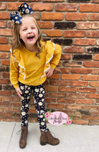 Load image into Gallery viewer, Mustard and Black Daisy Set