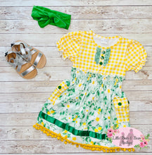 Load image into Gallery viewer, Green and Yellow Daisy Floral Dress