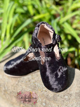 Load image into Gallery viewer, Black Velvet T Strap Shoes