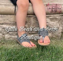Load image into Gallery viewer, Mommy and Me Leopard Print Sandals