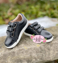 Load image into Gallery viewer, Kids solid black tennis shoes
