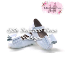 Load image into Gallery viewer, Size 6- White Triple Bow Mary Jane Shoes
