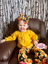 Load image into Gallery viewer, Mustard top Set Sunflower belles