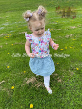 Load image into Gallery viewer, Spring Floral Leo
