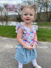 Load image into Gallery viewer, Spring Floral Leo