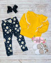 Load image into Gallery viewer, Mustard and Black Daisy Set