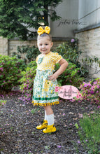 Load image into Gallery viewer, Green and Yellow Daisy Floral Dress
