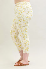 Load image into Gallery viewer, Judy Blue  Plus Size Skinny Floral Print
