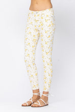 Load image into Gallery viewer, Judy Blue  MR Skinny Floral Print
