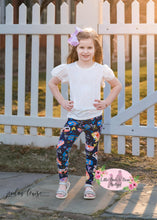 Load image into Gallery viewer, Printed Leggings - Travel, Campers, Floral

