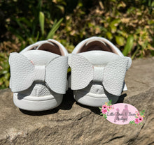 Load image into Gallery viewer, New Low Top With Bow - White
