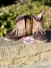 Load image into Gallery viewer, Fringe Boots - Brown Glitter
