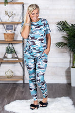 Load image into Gallery viewer, Ladies Lounge Jogger Set - Camo
