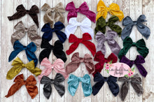 Load image into Gallery viewer, Velvet Tie Bow
