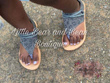 Load image into Gallery viewer, Mommy and Me Leopard Print Sandals
