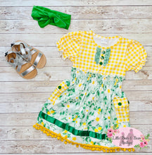 Load image into Gallery viewer, Green and Yellow Daisy Floral Dress
