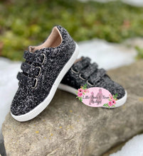 Load image into Gallery viewer, Black glitter tennis shoes
