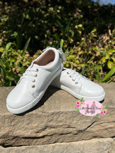 Load image into Gallery viewer, New Low Top With Bow - White
