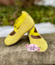 Load image into Gallery viewer, Yellow glitter shoes

