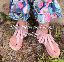 Load image into Gallery viewer, A girl wearing pink fringe sandals
