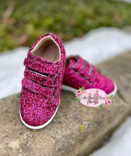 Load image into Gallery viewer, Girls&#39; pink glitter tennis shoes

