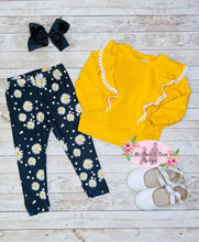 Load image into Gallery viewer, Mustard and Black Daisy Set

