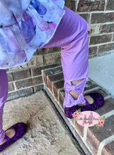 Load image into Gallery viewer, Lilac Bow Leggings
