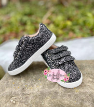 Load image into Gallery viewer, Girls&#39; black glitter tennis shoes
